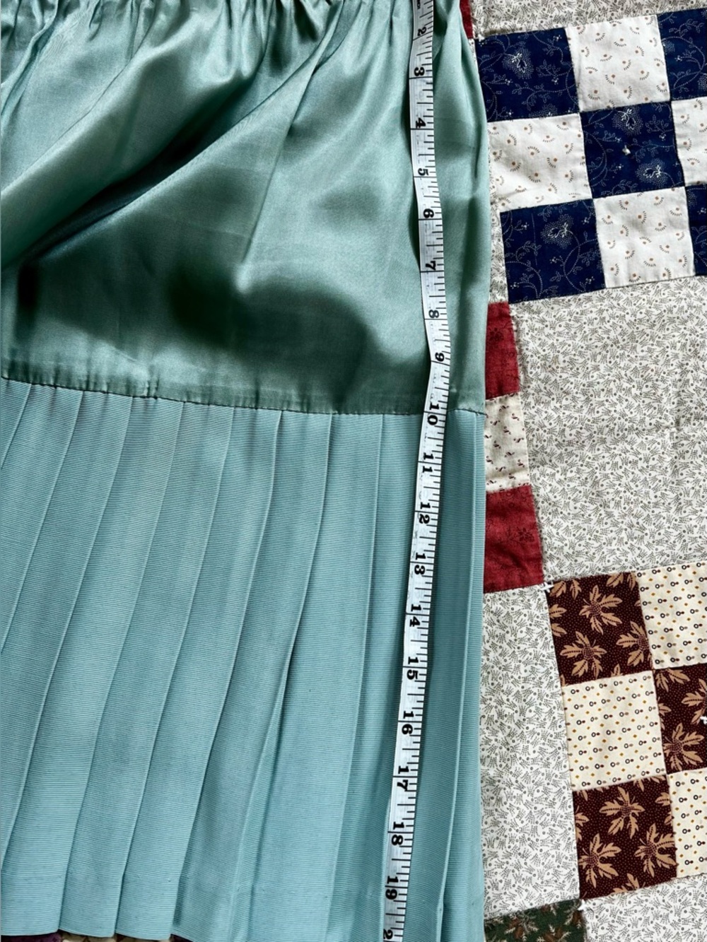 Gorgeous Vintage Seafoam Pleated Skirt - Picture 2 of 7
